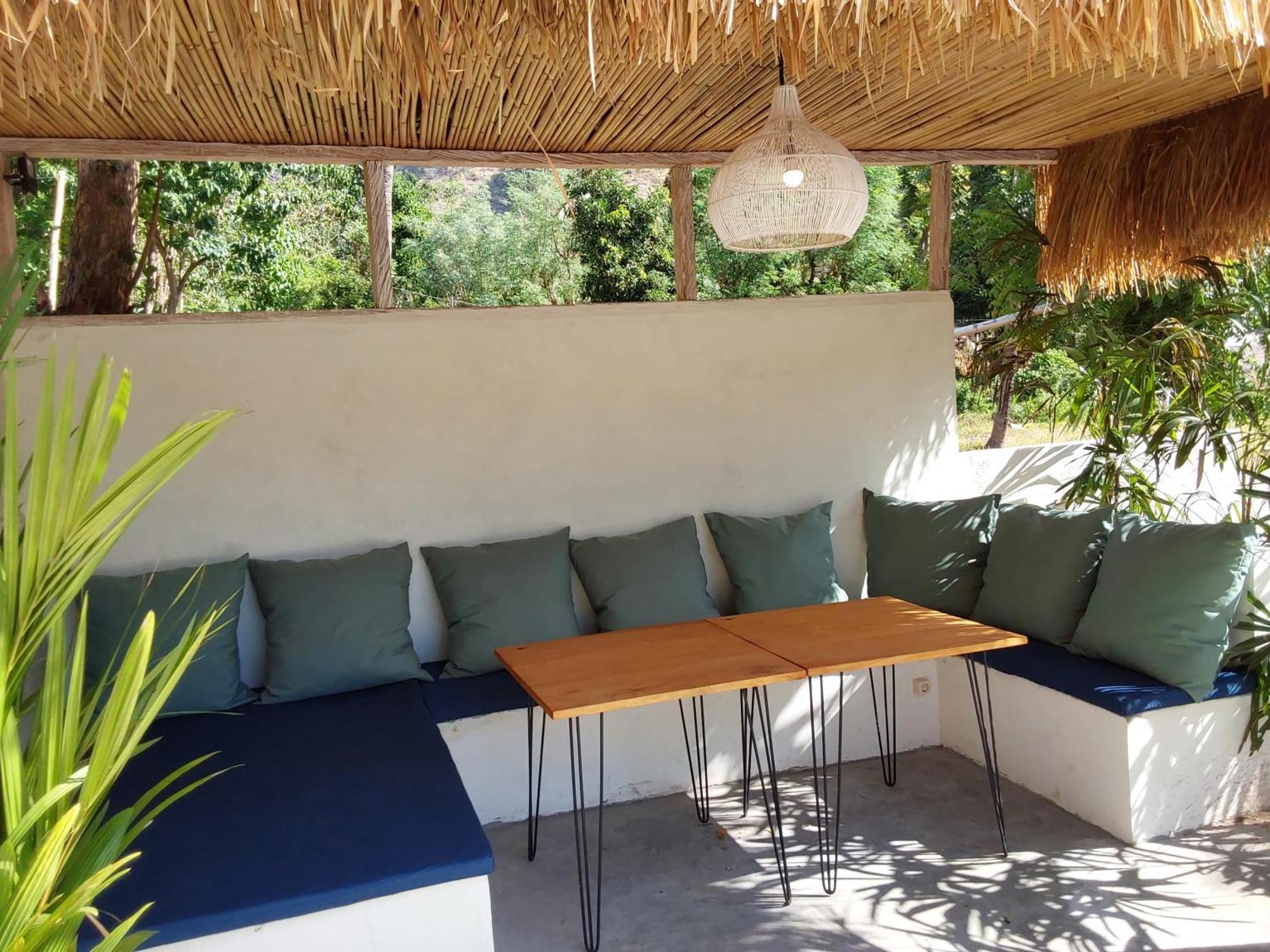 Okaoki Homestay Amed Екстериор снимка