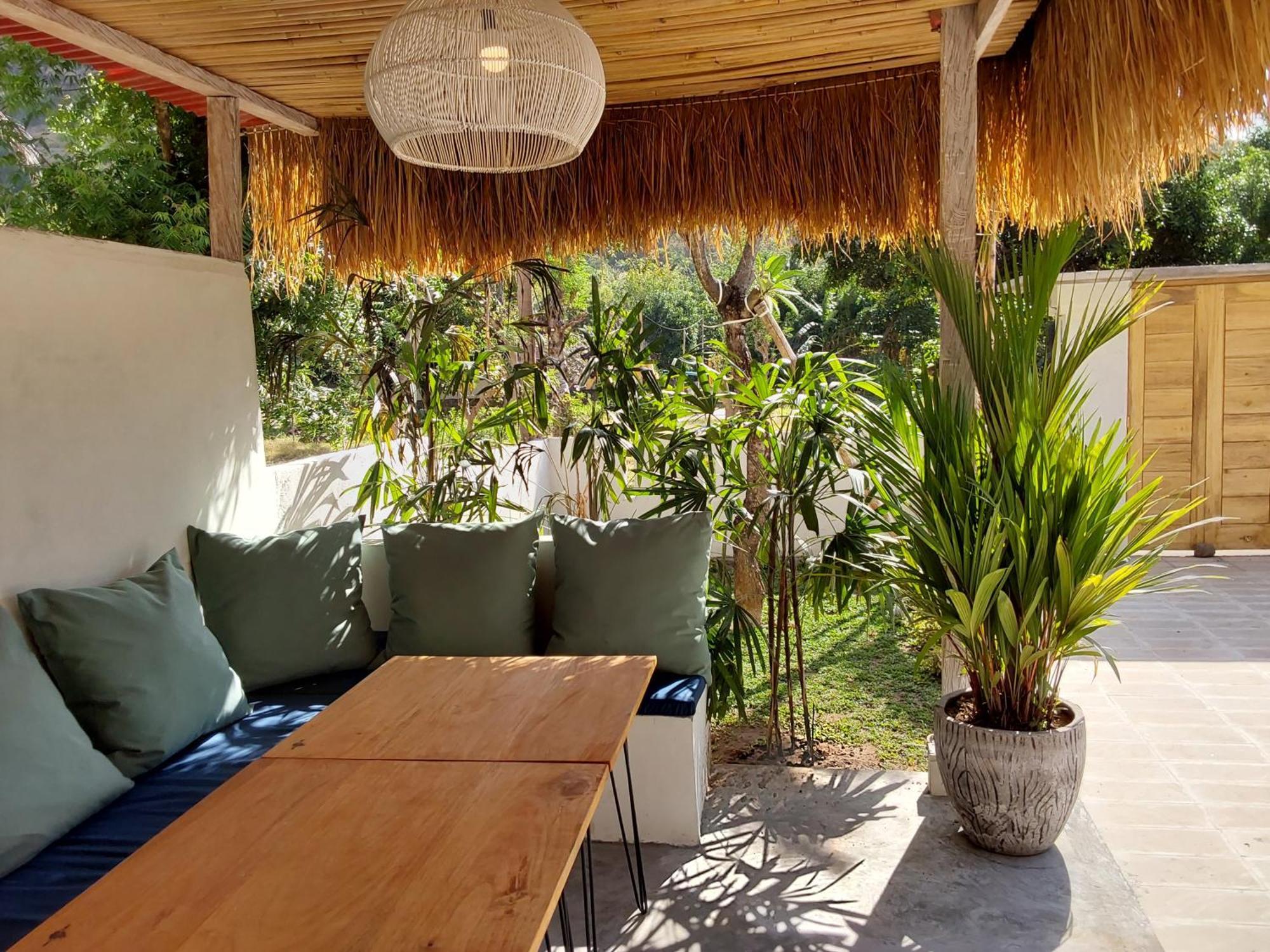 Okaoki Homestay Amed Екстериор снимка